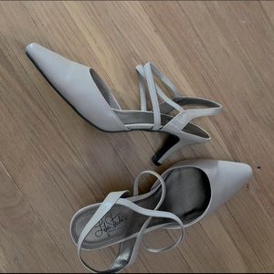 EUC Nude color Life stride slingback